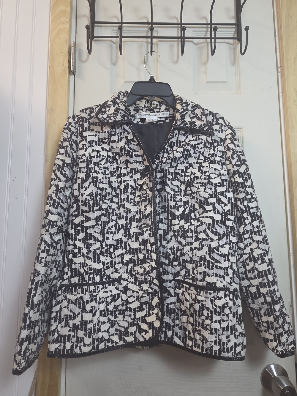 Vintage Silk black and white abstract print jacket BY Anne Crimmins UMI